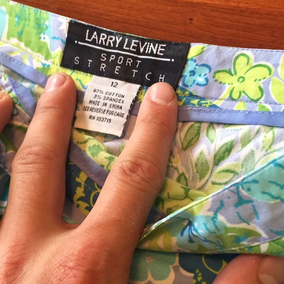 Larry Levine Size 12 Stretch Floral Crop Pants - Picture 2 of 5